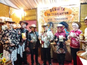 DESWITA TEGALWATON MERAIH JUARA 1 KATEGORI  LOMBA PERTUNJUKAN SENI DAN JUGA JUARA 1 LOMBA STAND DESA WISATA