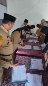 Perangkat Desa dan BPD TegalwatonTandatangani Pakta Integritas